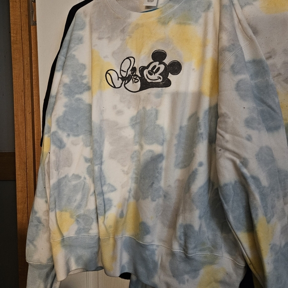 Mickey Mouse jogging outfit. - Picture 5 of 5